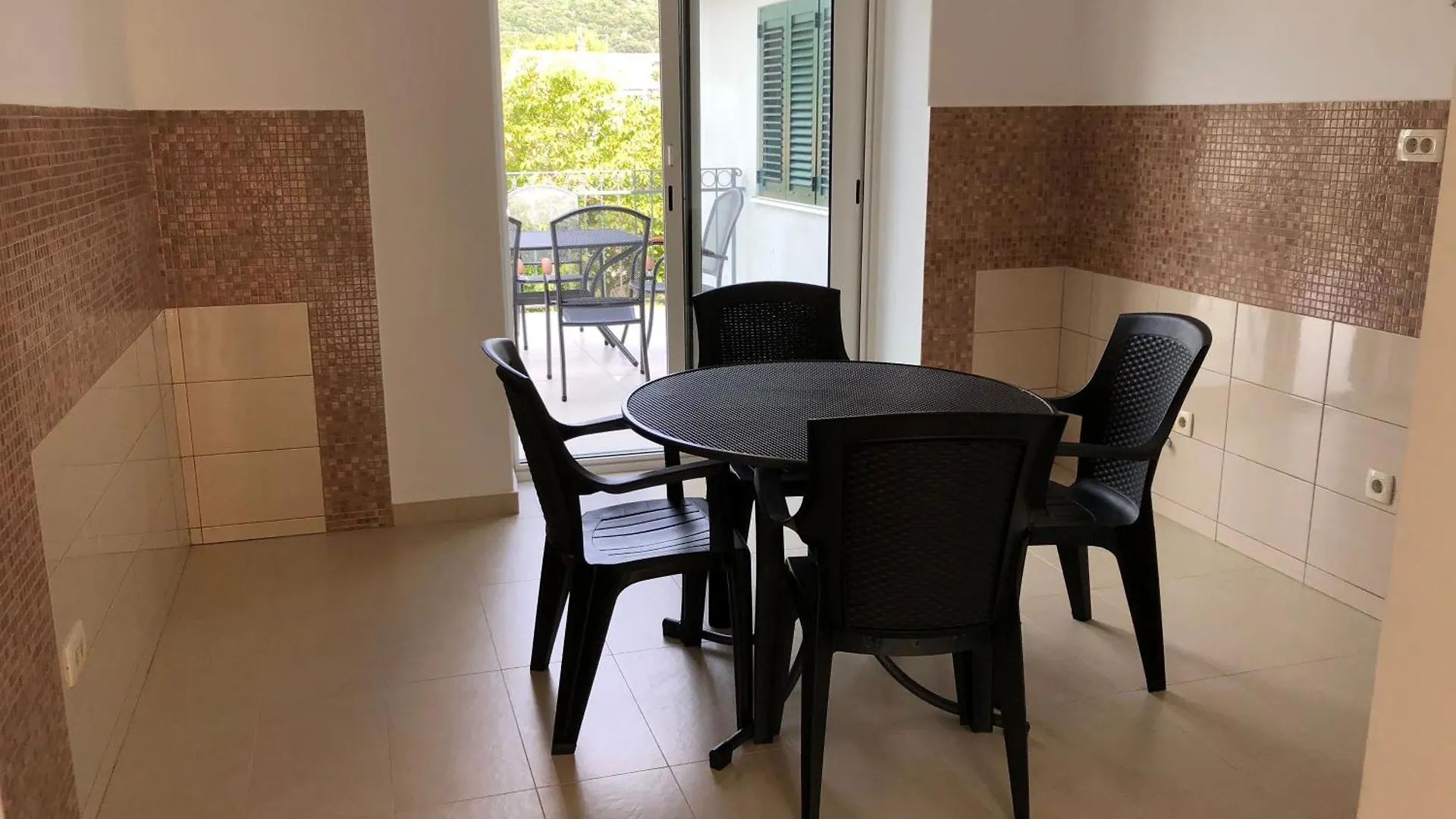 Charmantes Appartement Mit Grosser Terrasse Supetarska Draga Croatia