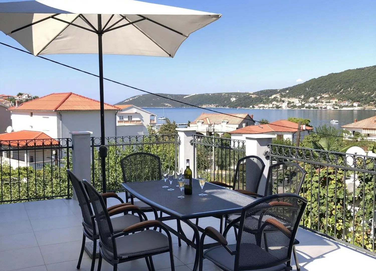Charmantes Appartement Mit Grosser Terrasse Supetarska Draga